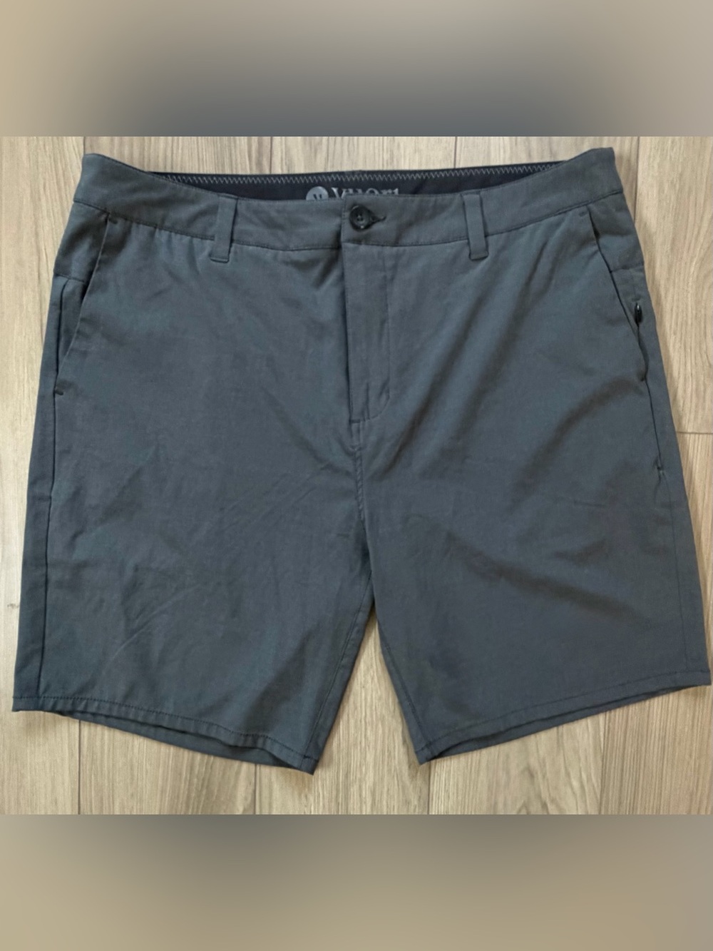 Vuori Performance Aim Shorts Mens Size 36 / 38 x 8” Dk Gray Golf Chino Stretch